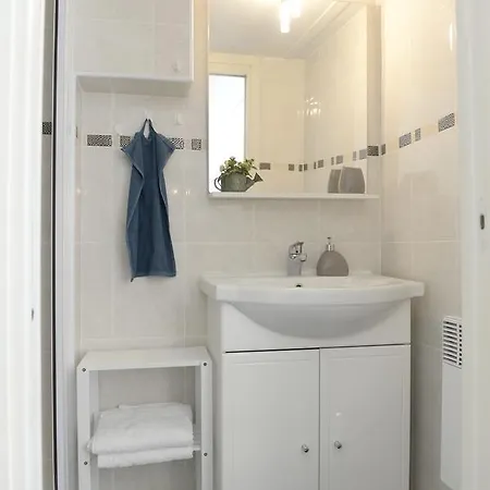 Apartment Studio With Mezzanine Close To Beaches And Shops